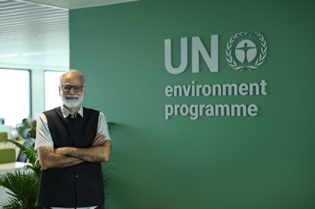 คุณสุธีร์ ชาร์มา (Mr. Sudhir Sharma) ผู้ประสานงานระดับภูมิภาคด้านการเงินและการปรับเปลี่ยนทางเศรษฐกิจ จากโครงการสิ่งแวดล้อมแห่งสหประชาชาติ (UNEP) 