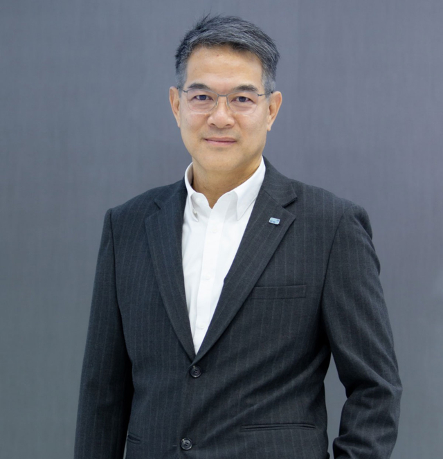 คุณกุลชาติ ชุติเชาวน์กุล