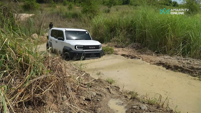 Toyota Land Cruiser FJ ลุยน้ำ
