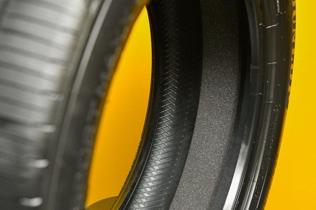 DUNLOP SPORT MAXX LUX วัสดุซับเสียง