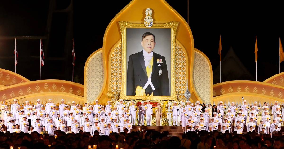 นายกฯเป็นประธานในพิธีถวายเครื่องราชสักการะและจุดเทียนถวายพระพรชัยมงคล