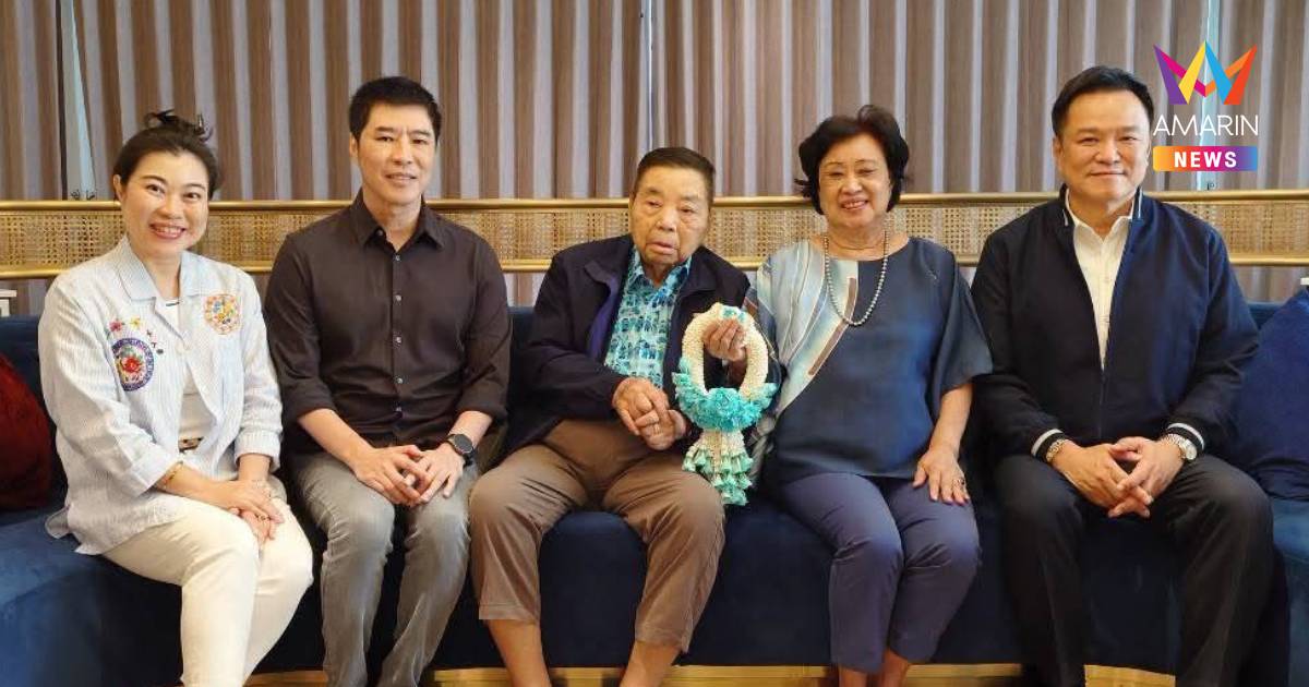 ‘อนุทิน’ โพสต์ภาพครอบครัวอบอุ่นวันแม่ เผยสุขใจวัยแซยิดยังมีพ่อแม่