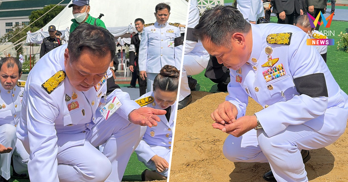 "อนุทิน" ลุยแปลงนาสาธิต เก็บเมล็ดข้าวมงคล หลังจบพิธีพืชมงคล