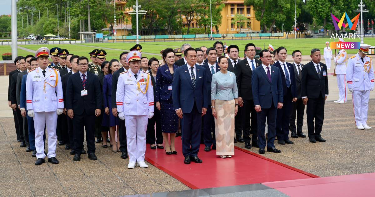 นายกฯ นำคณะร่วมพิธีวางพวงมาลา ณ อนุสาวรีย์วีรชนและผู้เสียสละบั๊กเซิน