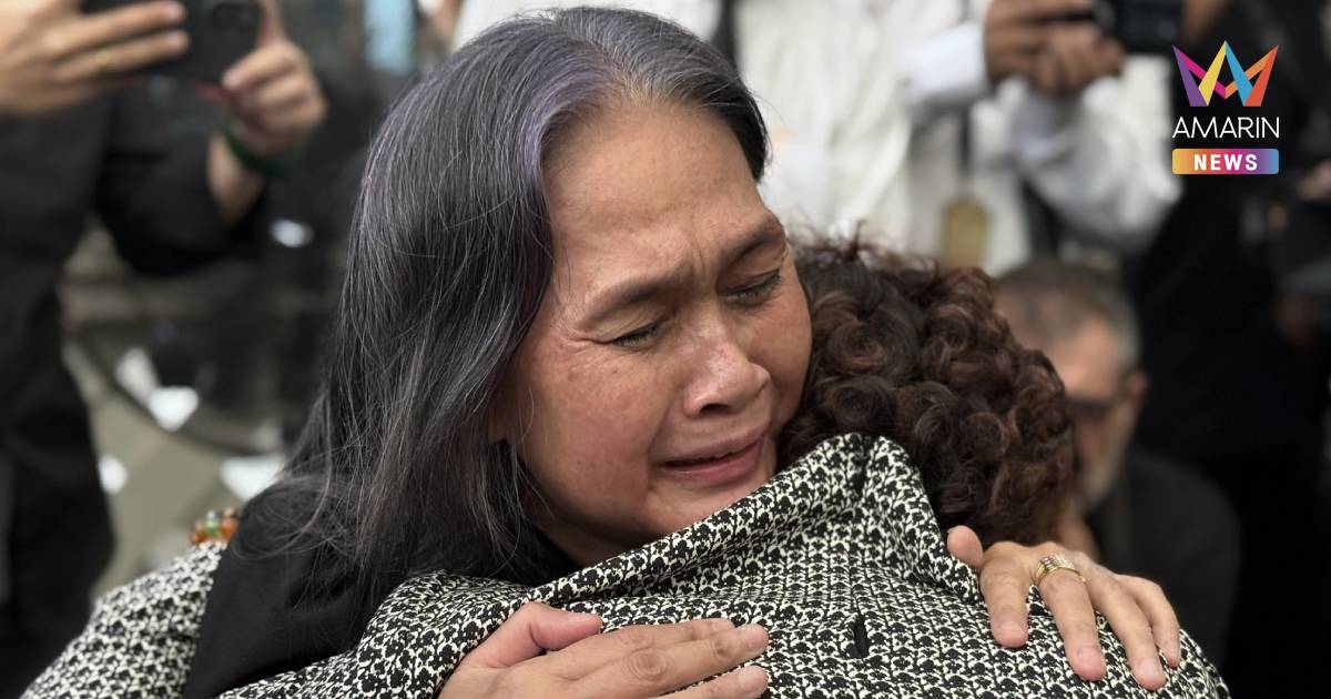 คนไทยกอดร่ำไห้ร่วมแสดงความอาลัยพระองค์ภา หนึ่งในคนไทยผู้จงรักภักดี