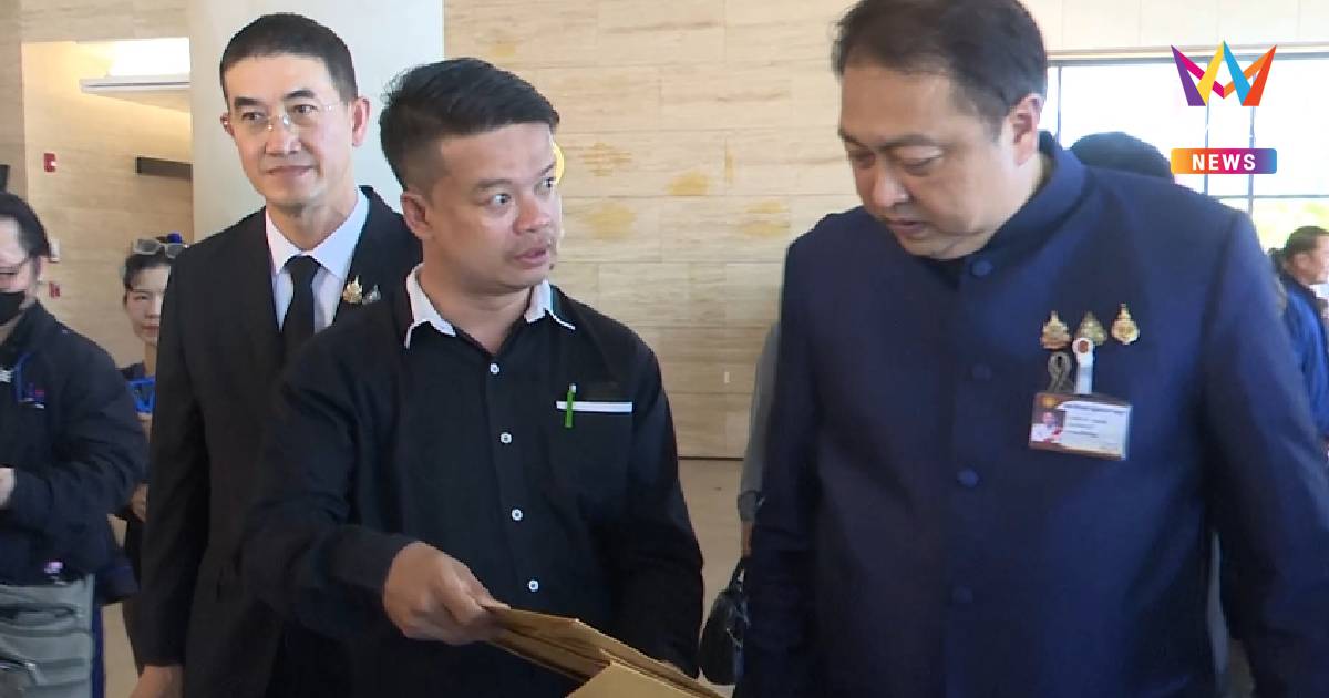 ทับลานเดือด สุชาติ รับหนังสือชาวบ้าน ก่อนฝ่าวงล้อมหนี