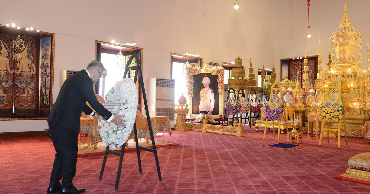 รองนายกฯ สปป.ลาว วางพวงมาลาถวายสักการะพระศพ เจ้าฟ้าพัชรกิติยาภาฯ