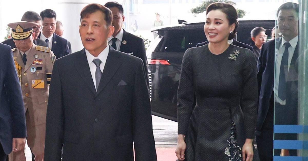 ในหลวง-พระราชินี เสด็จฯ ถึงเวียดนาม ฉลองความสัมพันธ์ทางการทูตครบ ๕๐ ปี