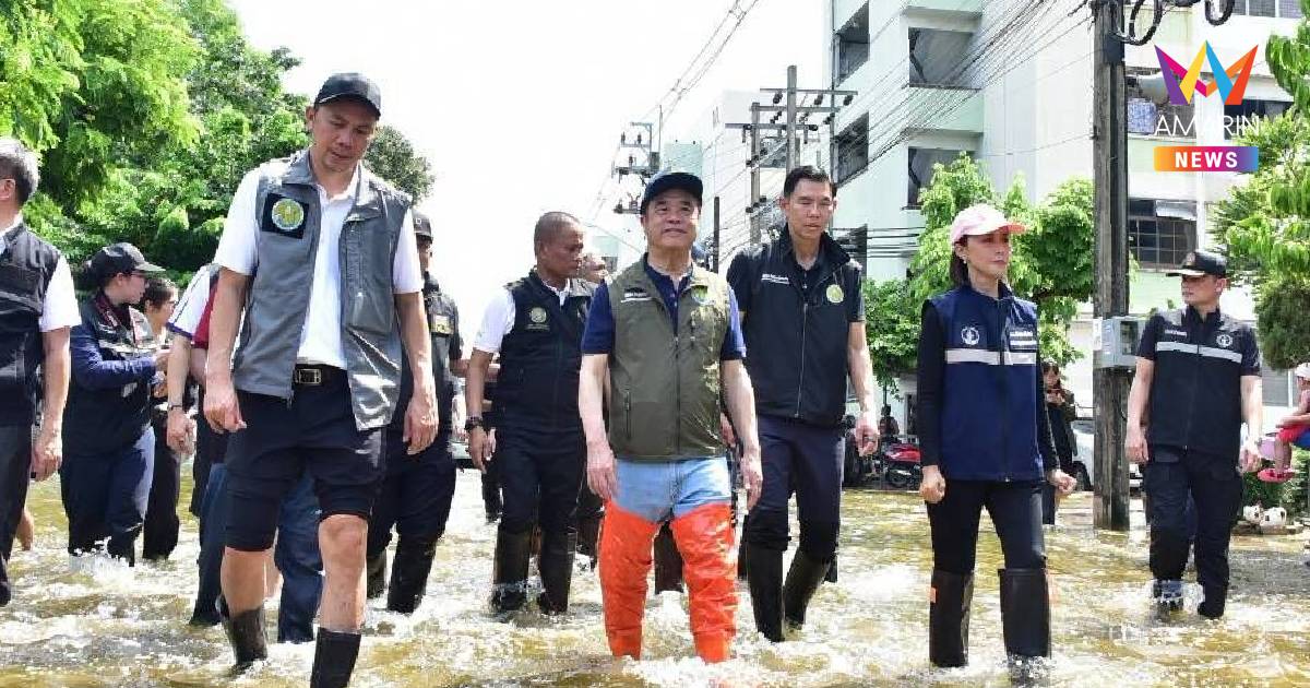 “สุริยะ” ลุยน้ำท่วมออเงิน ขน 2,100 ถุงยังชีพช่วยชาวบ้าน