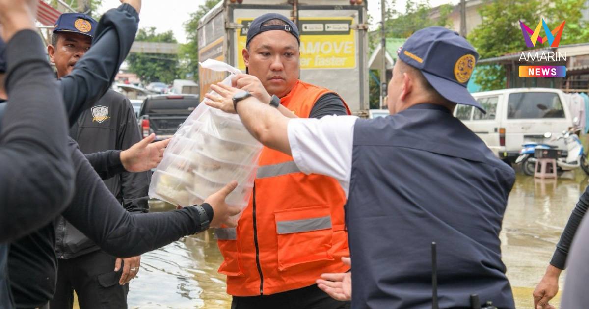 "พลพีร์" ลงพื้นที่เคหะร่มเกล้า ช่วยน้ำท่วม แจกข้าวกว่า 2,000 กล่อง