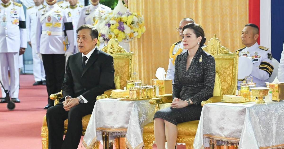 ในหลวง-พระราชินี ทรงเปิด“สถานีกลางกรุงเทพอภิวัฒน์” ทอดพระเนตรนิทรรศการ