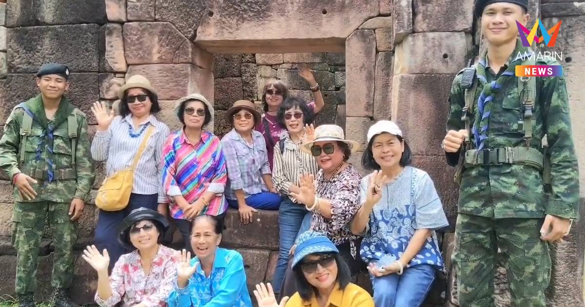 ประชาชนแห่เที่ยวปราสาทเมือนธมคึกคัก ทำเสื้อที่ระลึกขายดี