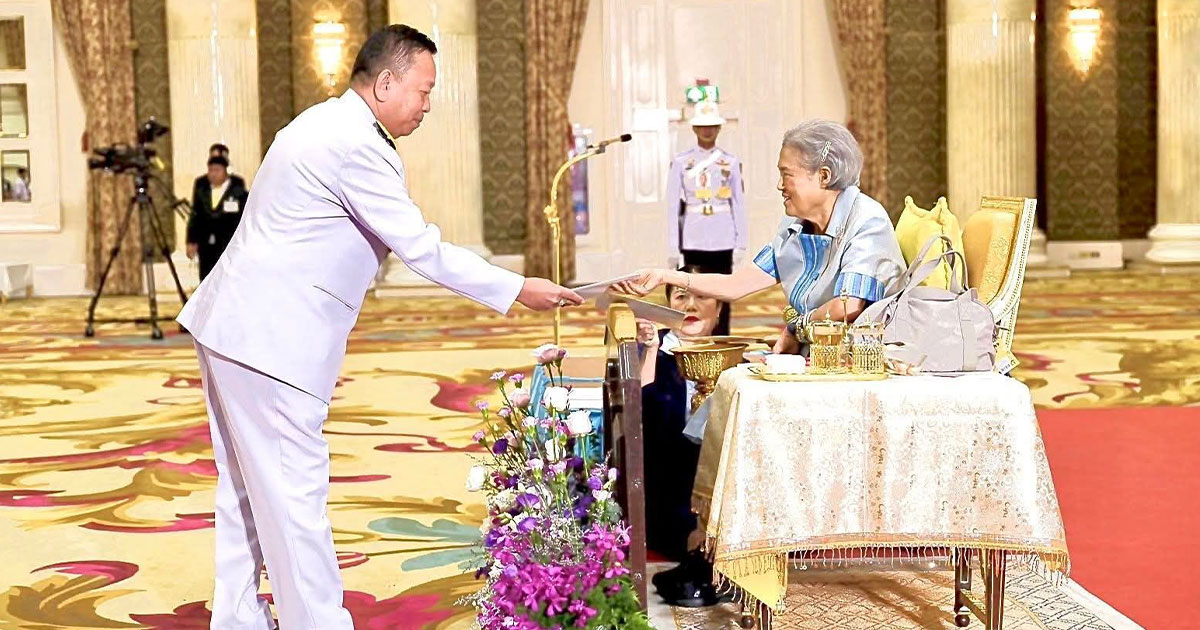 อธิบดีกรมฝนหลวงฯ รับโล่เชิดชูเกียรติ "ลูกกตัญญู" ในวันแม่แห่งชาติ 2568