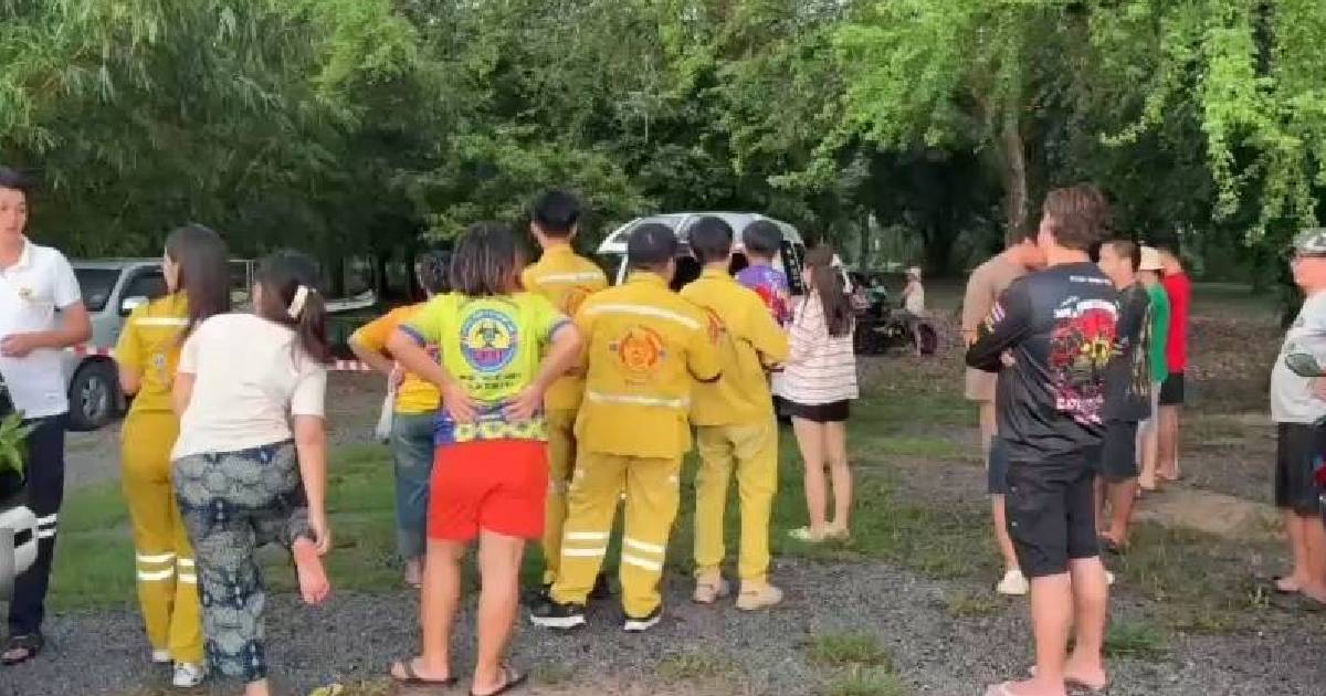 กระบะติดเครื่องจอดนานหลายชั่วโมง ผงะร่างสาวใหญ่พร้อมจดหมายลา