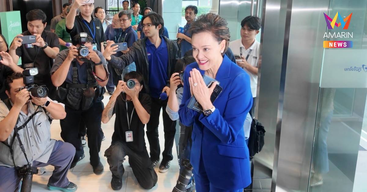 "ศุภจี" เข้าพรรคภูมิใจไทย พร้อมสูทน้ำเงิน ทั้งตัว ไหว้ทักทายสื่อมวลชน