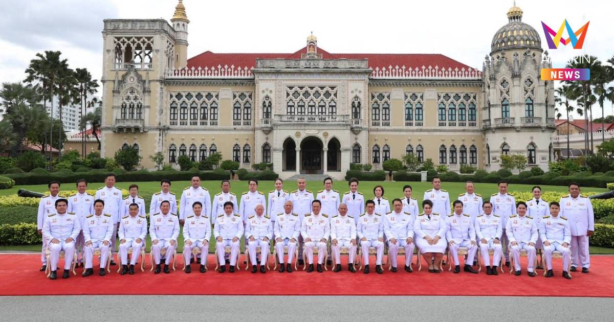 นายกรัฐมนตรี นำถ่ายรูปหมู่ ก่อนนำคณะรัฐมนตรีเข้าเฝ้าถวายสัตย์ฯ