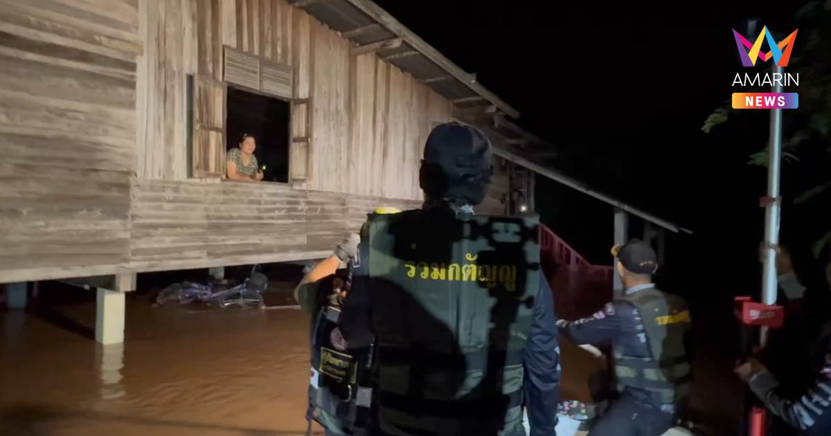 "บิณฑ์-เวฟ" นำทีมร่วมกตัญญู ฝ่าน้ำท่วม ช่วยชาวบ้าน จ.อุตรดิตถ์
