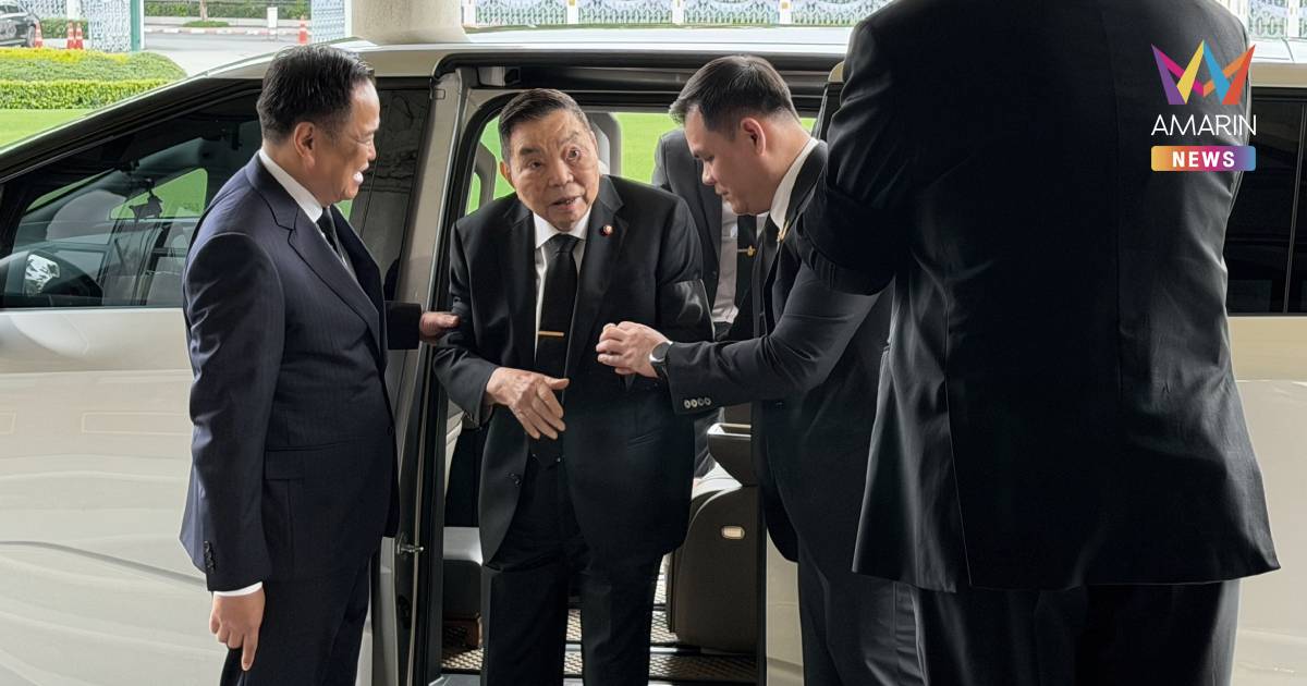 "อนุทิน" พา "พ่อชวรัตน์" ชมตึกไทยคู่ฟ้า พร้อมนั่งเก้าอี้นายกฯ