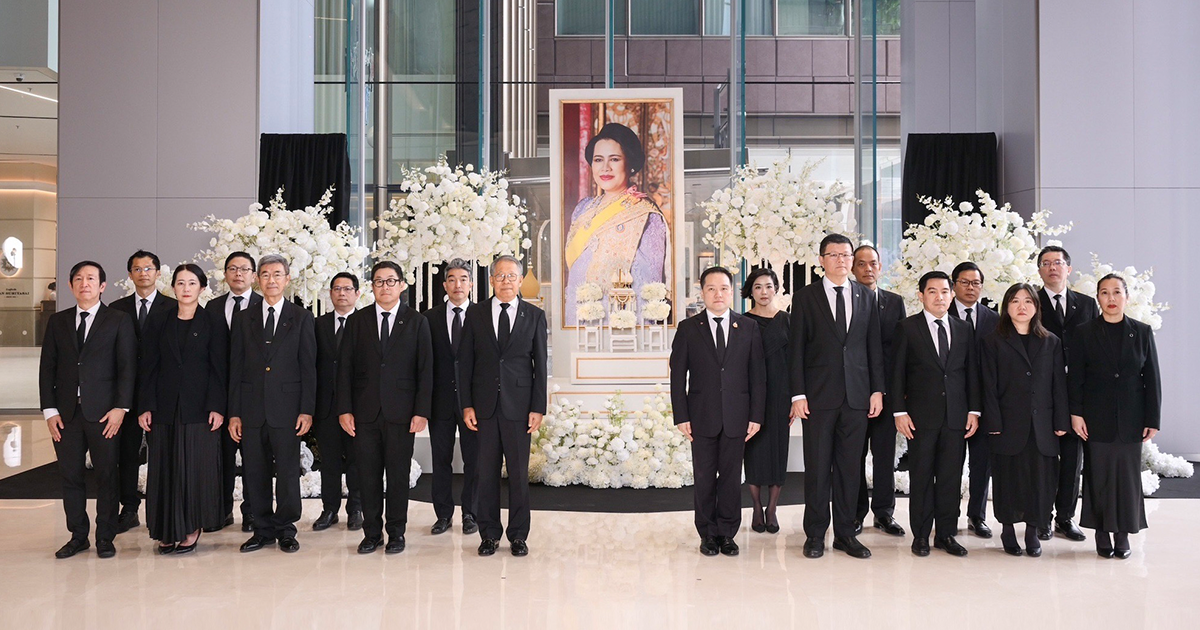 วัน แบงค็อก น้อมถวายความอาลัยเบื้องหน้าพระฉายาลักษณ์ สมเด็จพระนางเจ้าสิริกิติ์ พระบรมราชินีนาถ พระบรมราชชนนีพันปีหลวง