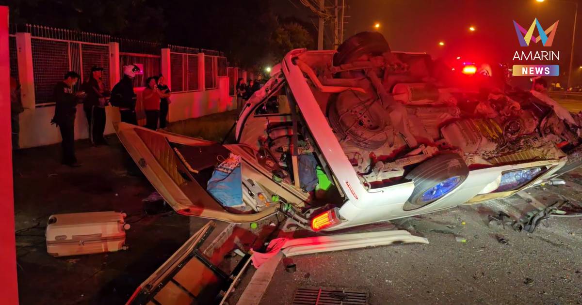 สลดรับอรุณ! รถตู้โดยสารเหินข้ามเกาะ พุ่งชนรถตู้และรถยนต์ ดับ 3 ราย