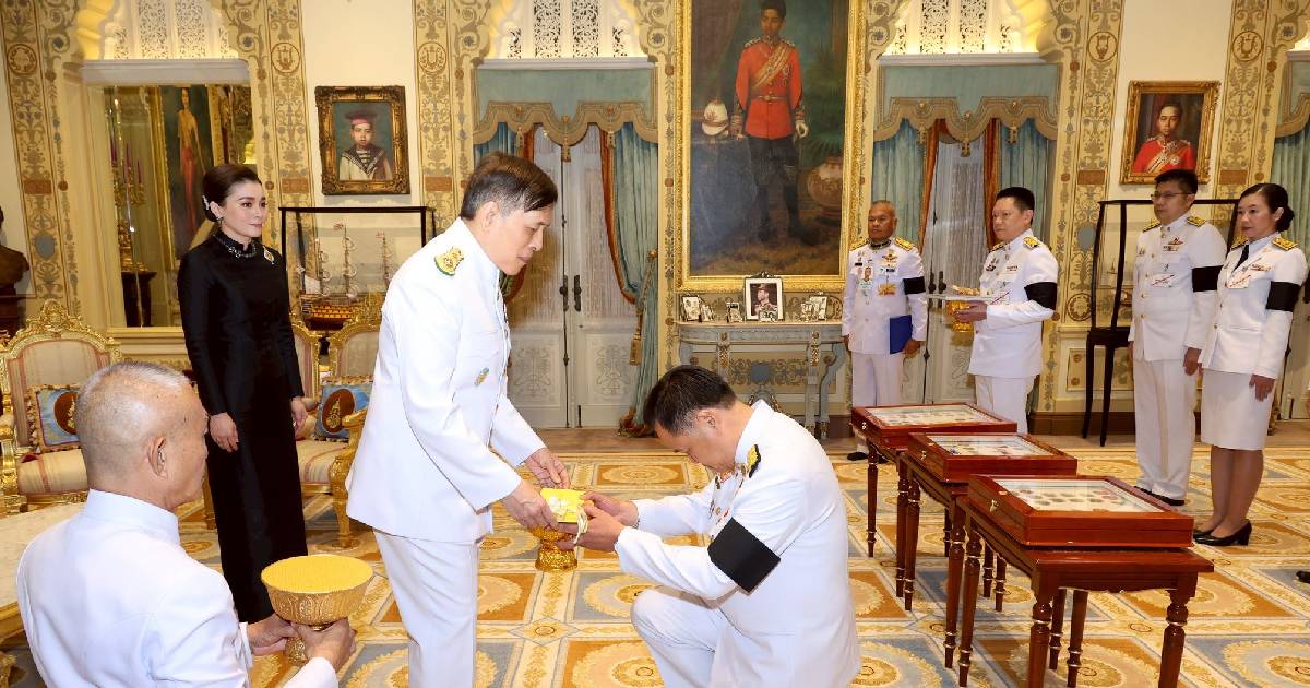 ในหลวง-พระราชินี พระราชทานพระบรมราชวโรกาสให้ นายกฯ-รมว.คลัง เข้าเฝ้าฯ